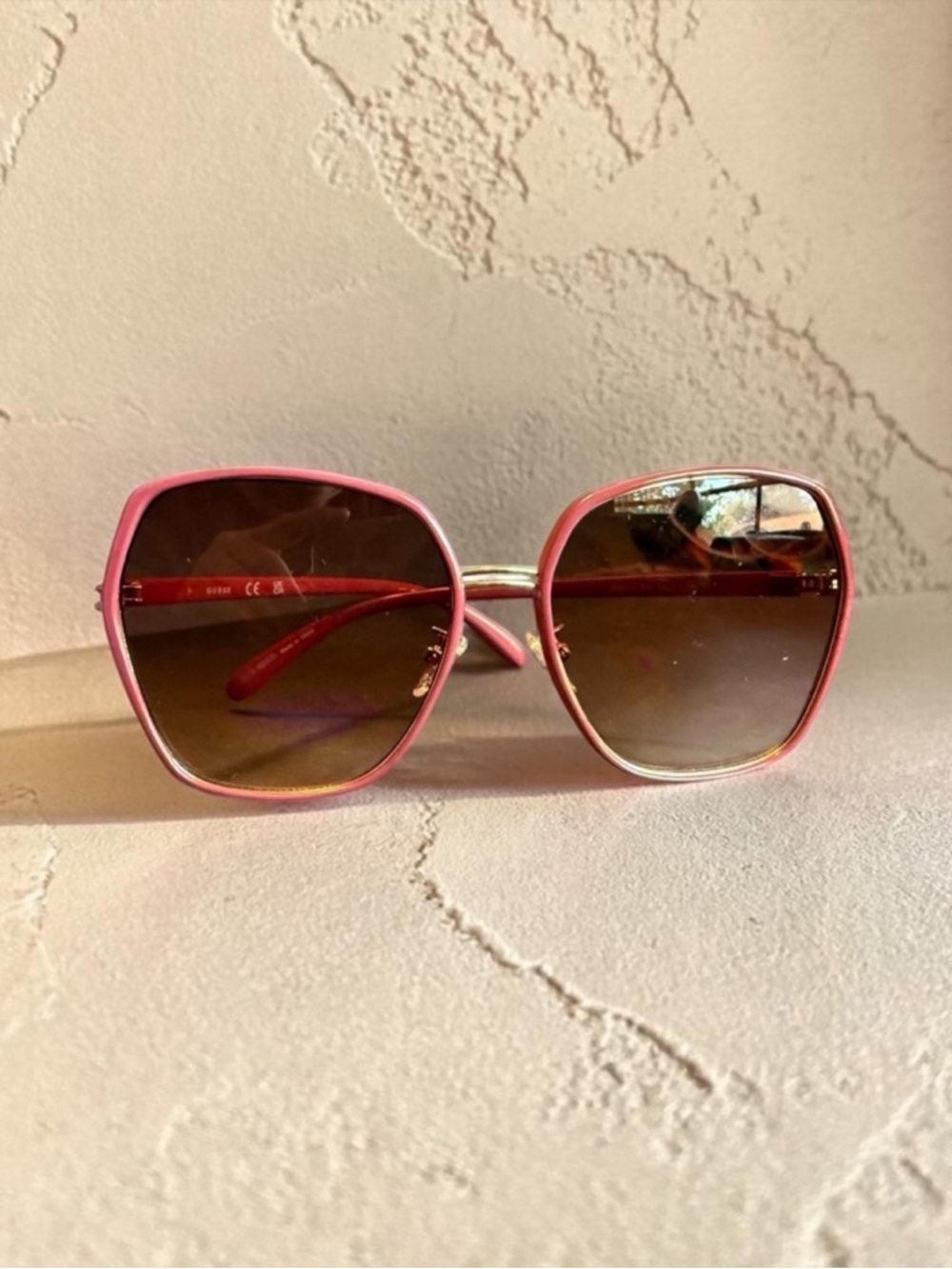 GUESS NWT Pink and Gold Oversized Sunglasses